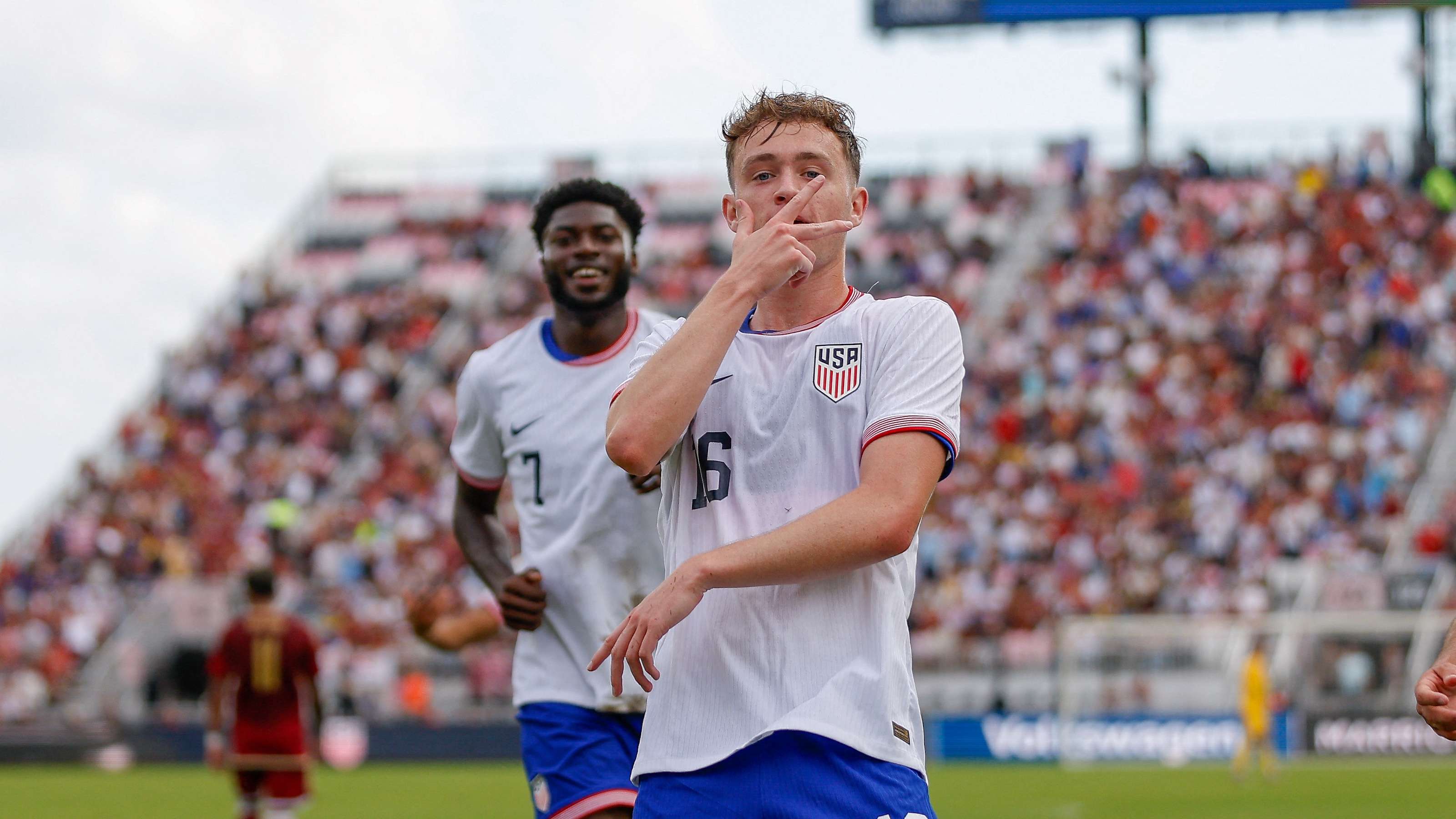 对方防线的 对方防线的