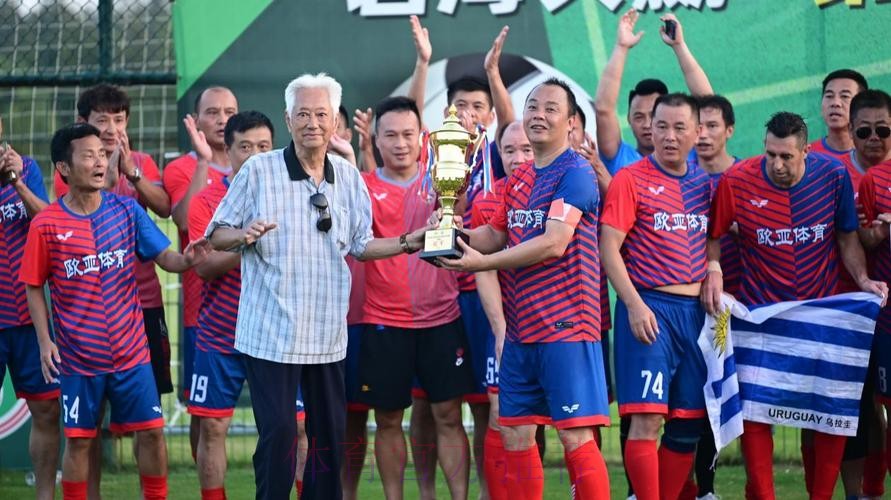 足球路上不退休!第31届中华杯全国中老年足球赛在福建漳州欢乐岛圆满收官 足球路上不退休!第31届中华杯全国中老年足球赛在福建漳州欢乐岛圆满收官